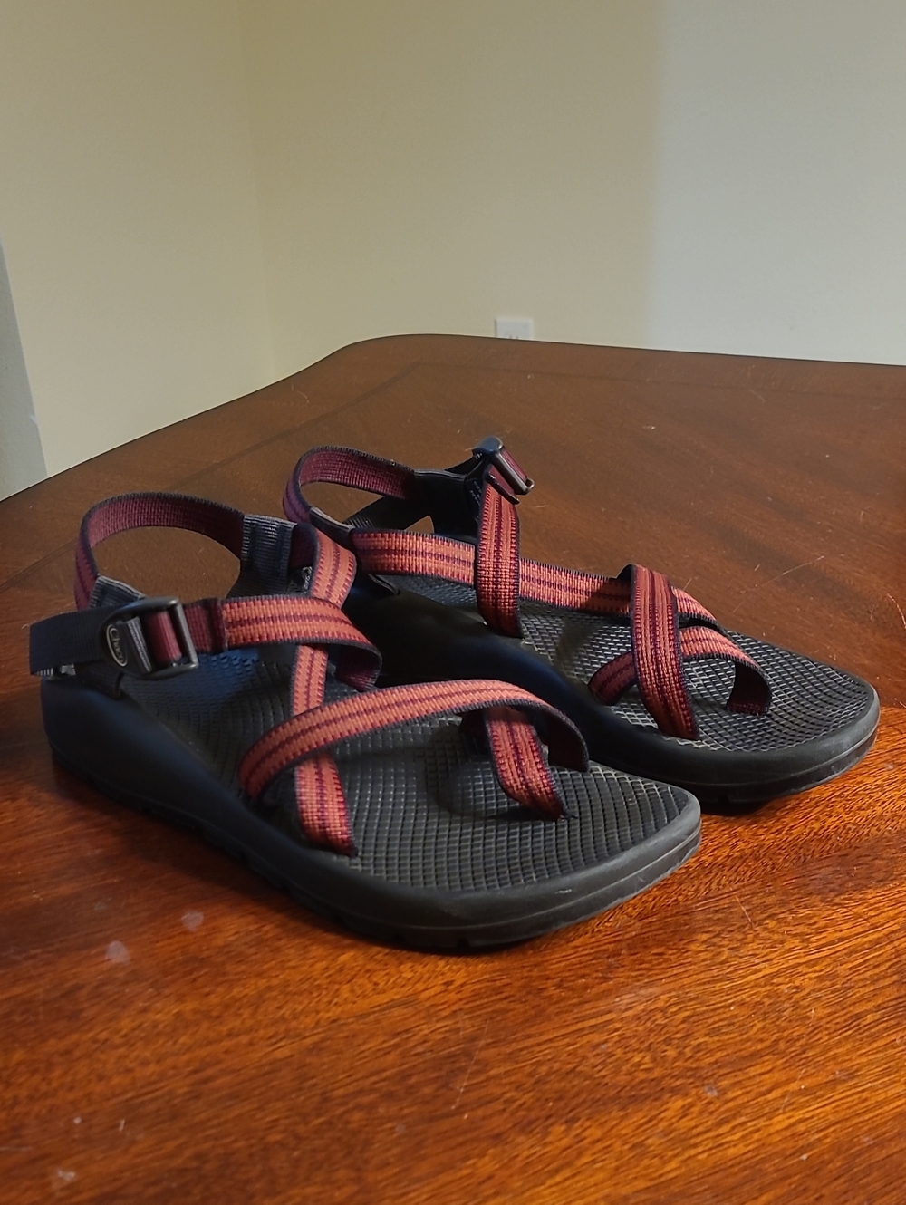 Womens 11 Chaco Z/2 Classic Sporty Strap Sandals Red Black Webbed Strap Toe Loop